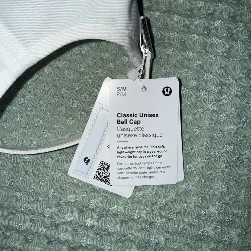 NWT‎ Lululemon Classic Ball Cap Wordmark Lemon in white